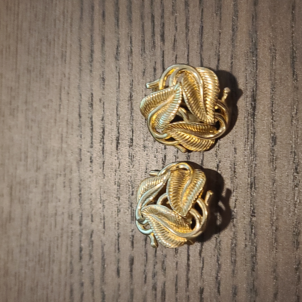 Vintage Trifari 3 Leaf Clip-on Earring